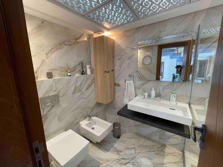 Royale Duplexe Pleine Centre Tanger Daire Dış mekan fotoğraf