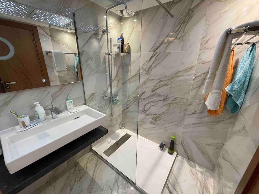 Royale Duplexe Pleine Centre Tanger Daire Dış mekan fotoğraf