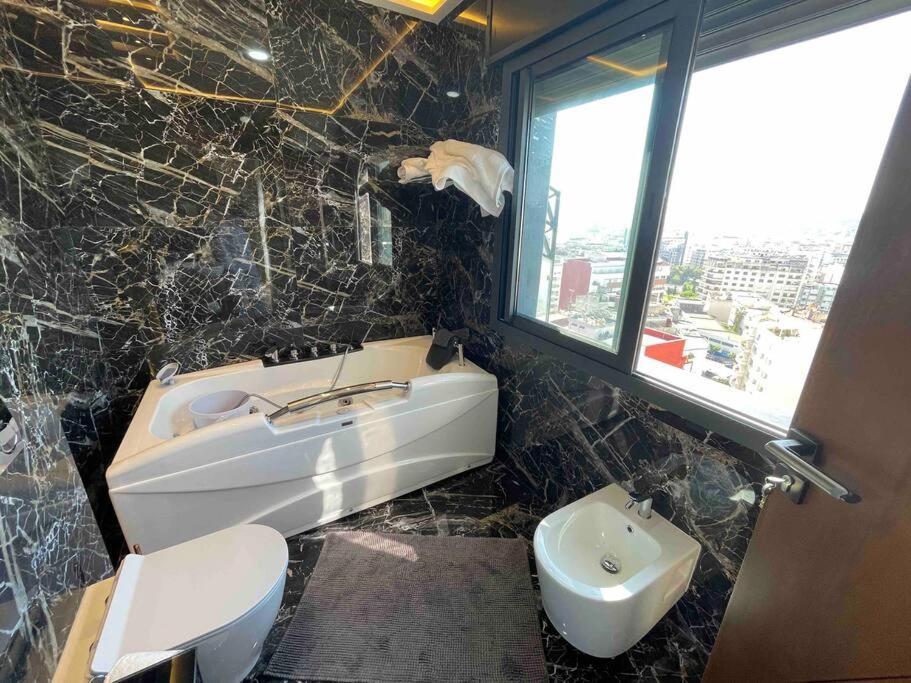 Royale Duplexe Pleine Centre Tanger Daire Dış mekan fotoğraf