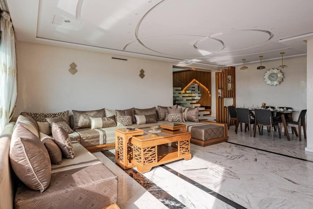 Royale Duplexe Pleine Centre Tanger Daire Dış mekan fotoğraf