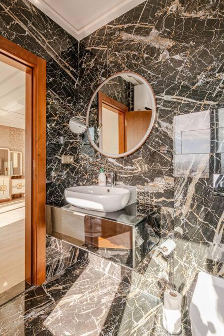 Royale Duplexe Pleine Centre Tanger Daire Dış mekan fotoğraf